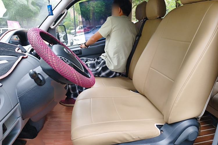 Used SAIC MAXUS Xintu V80 2021 2.0T PLUS Manual Commercial Version Short Wheelbase Mid-Roof 9-Seater Left Front Seat