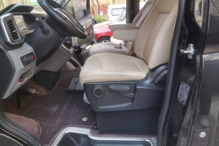 Used SAIC MAXUS Xintu V80  Left Front Seat
