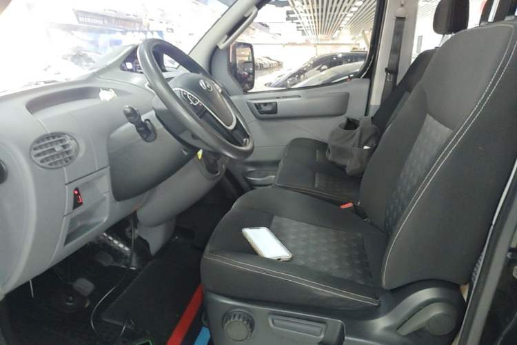 Used SAIC MAXUS Xintu V80 2021 2.0T Manual Classic Aoyuntong Short Wheelbase Ultra-Low Roof 5/6-Seater Left Front Seat