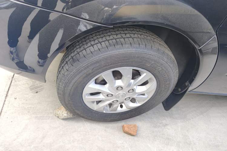 Used SAIC MAXUS Xintu V80 2021 2.0T PLUS AMT City Edition Short Wheelbase Ultra-Low Roof 5/6-Seater Left Front Wheel Hub