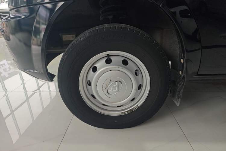 Used SAIC MAXUS Xintu V80 2021 2.0T AMT Classic Aoyuntong Long Wheelbase Mid-Roof 6/7/8/9-Seater Left Front Wheel Hub