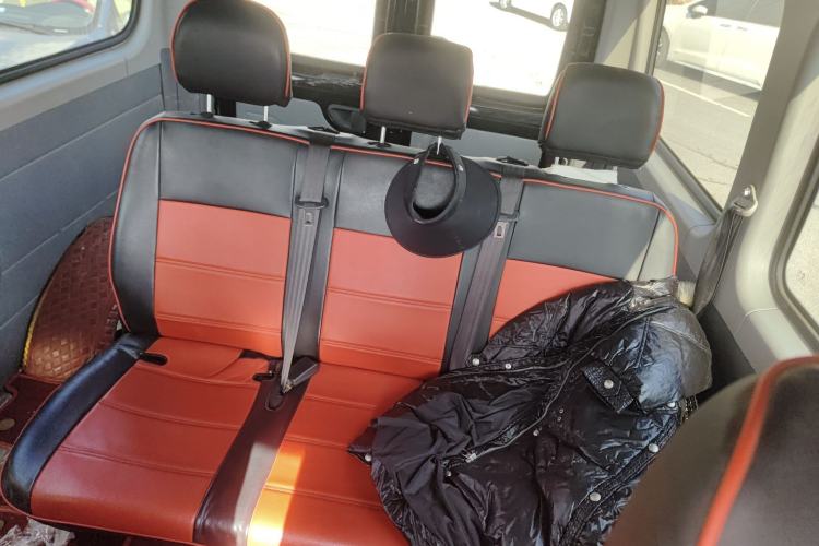 Used SAIC MAXUS Xintu V80 2021 2.0T PLUS AMT City Edition Short Wheelbase Ultra-Low Roof 5/6-Seater Left Rear Seat