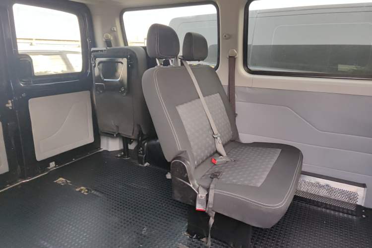 Used SAIC MAXUS Xintu V80 2021 2.0T PLUS AMT City Edition Short Wheelbase Ultra-Low Roof 5/6-Seater Left Rear Seat