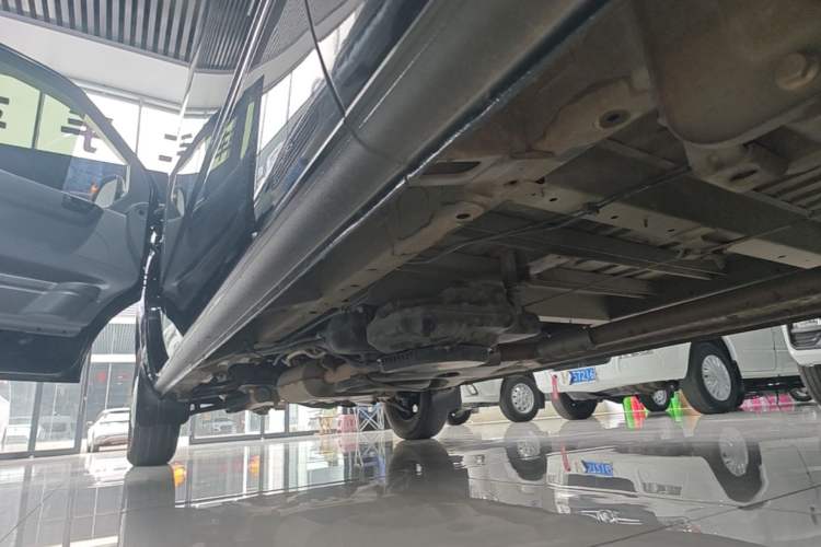 Used SAIC MAXUS Xintu V80 2021 2.0T AMT Classic Aoyuntong Long Wheelbase Mid-Roof 6/7/8/9-Seater Left Side Sill