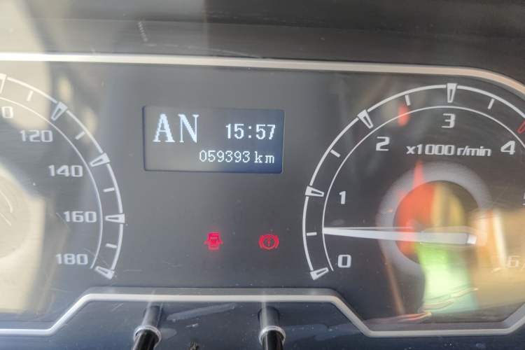 Used SAIC MAXUS Xintu V80 2021 2.0T PLUS AMT City Edition Short Wheelbase Ultra-Low Roof 5/6-Seater Odometer Close Up