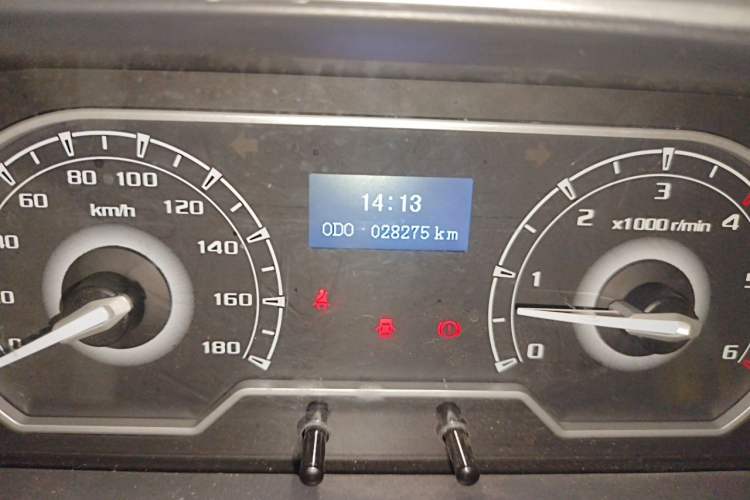Used SAIC MAXUS Xintu V80 2021 2.0T Manual Classic Aoyuntong Short Wheelbase Ultra-Low Roof 7/8/9-Seater Odometer Close Up
