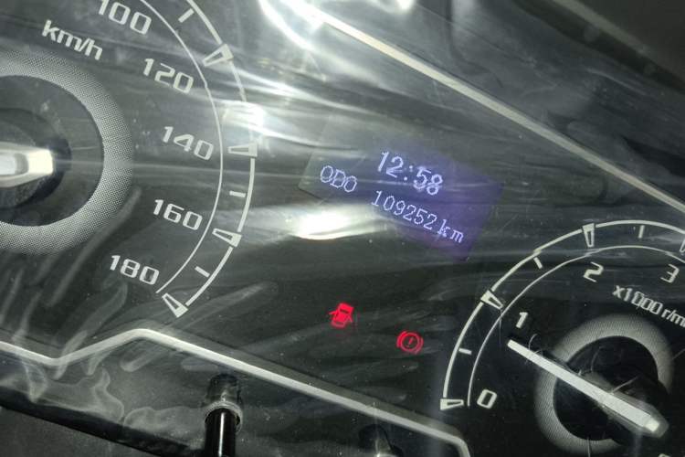 Used SAIC MAXUS Xintu V80  Odometer Close Up