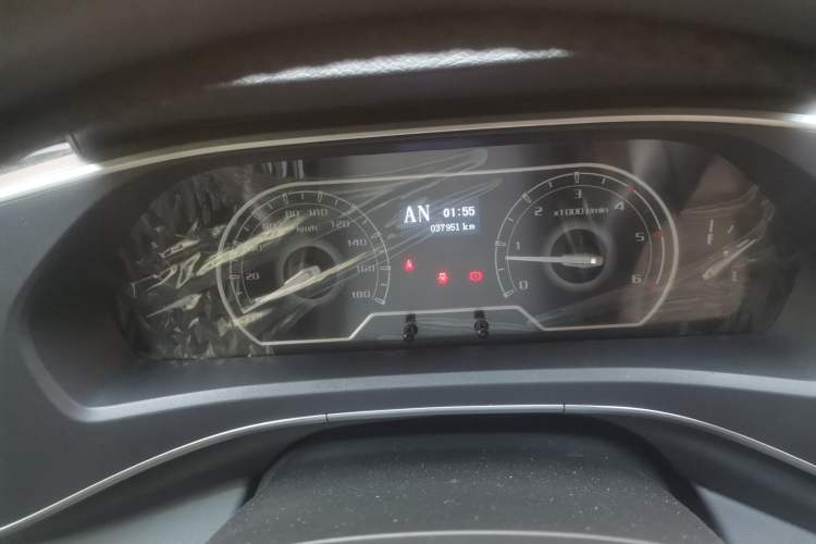 Used SAIC MAXUS Xintu V80  Odometer Close Up
