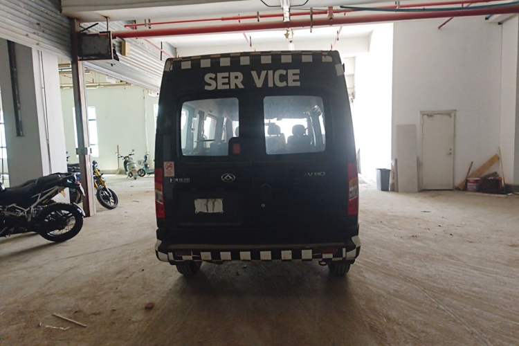Used SAIC MAXUS Xintu V80 2021 2.0T Manual Classic Aoyuntong Short Wheelbase Ultra-Low Roof 7/8/9-Seater Rear