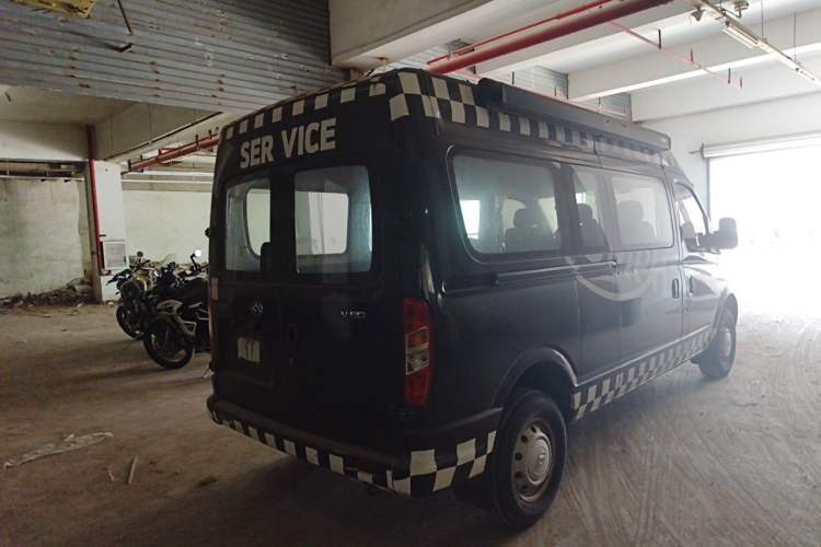 Used SAIC MAXUS Xintu V80 2021 2.0T Manual Classic Aoyuntong Short Wheelbase Ultra-Low Roof 7/8/9-Seater Rear Right 45 Deg