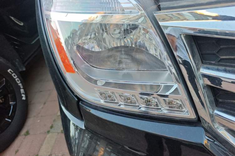 Used SAIC MAXUS Xintu V80 2021 2.0T PLUS AMT City Edition Short Wheelbase Ultra-Low Roof 5/6-Seater Right Front Headlight