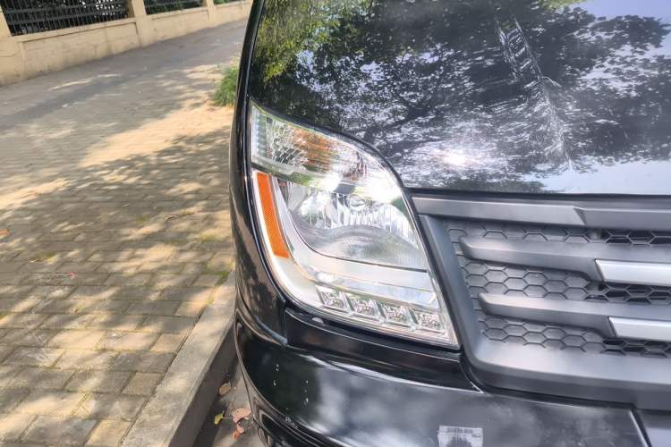 Used SAIC MAXUS Xintu V80 2021 2.0T Manual Classic Aoyuntong Long Wheelbase Mid-Roof 6/7/8/9-Seater Right Front Headlight