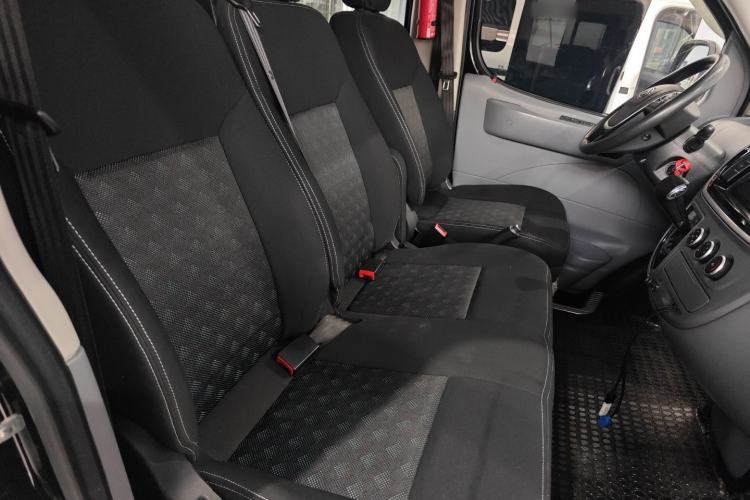 Used SAIC MAXUS Xintu V80 2021 2.0T AMT Classic Aoyuntong Long Wheelbase Mid-Roof 6/7/8/9-Seater Right Front Seat