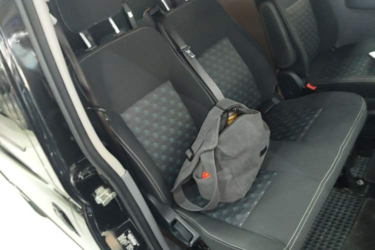 Used SAIC MAXUS Xintu V80 2021 2.0T Manual Classic Aoyuntong Short Wheelbase Ultra-Low Roof 5/6-Seater Right Front Seat