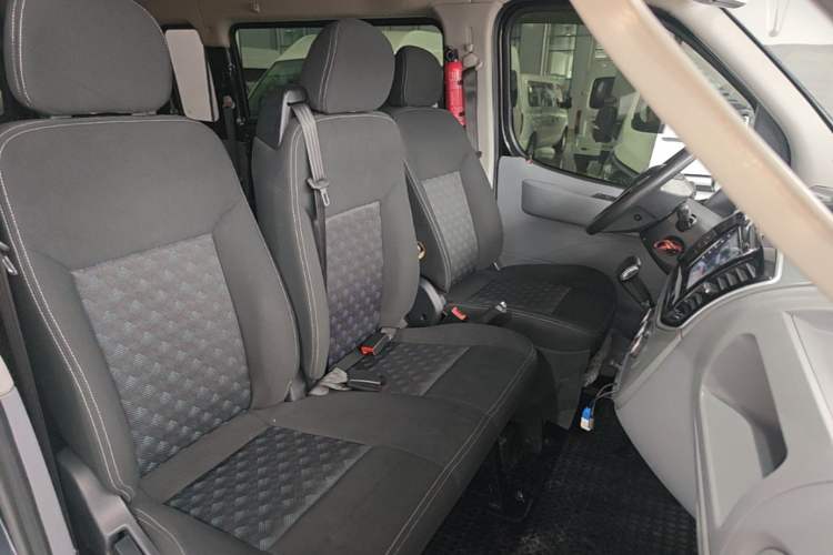 Used SAIC MAXUS Xintu V80 2021 2.0T AMT Classic Aoyuntong Long Wheelbase Mid-Roof 6/7/8/9-Seater Right Front Seat