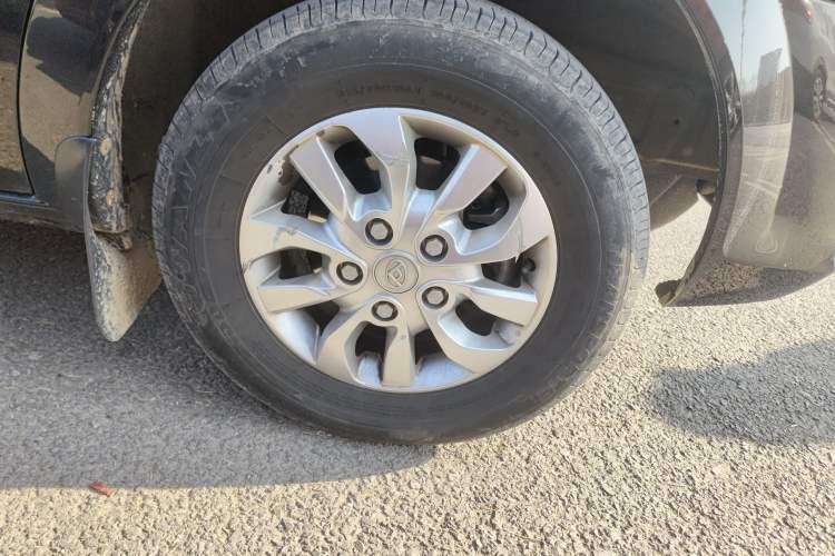 Used SAIC MAXUS Xintu V80 2021 2.0T PLUS AMT City Edition Short Wheelbase Ultra-Low Roof 5/6-Seater Right Front Wheel Hub