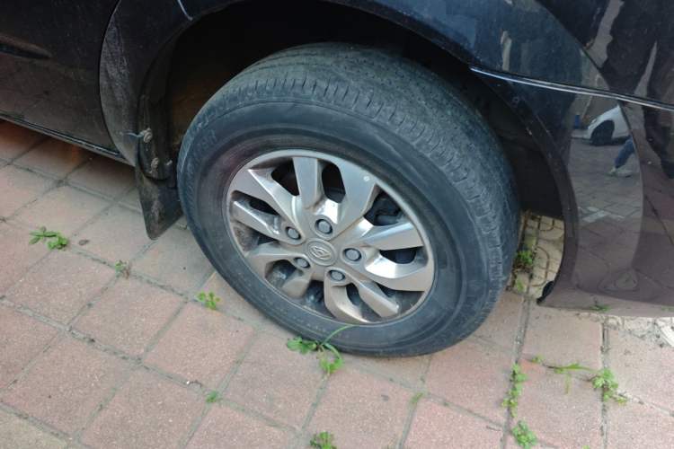 Used SAIC MAXUS Xintu V80 2021 2.0T PLUS AMT City Edition Short Wheelbase Ultra-Low Roof 5/6-Seater Right Front Wheel Hub