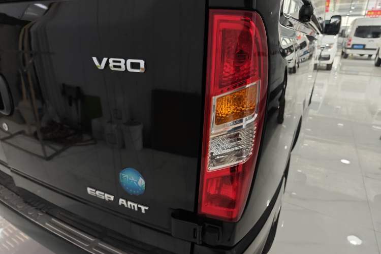Used SAIC MAXUS Xintu V80 2021 2.0T AMT Classic Aoyuntong Long Wheelbase Mid-Roof 6/7/8/9-Seater Right Rear Taillight