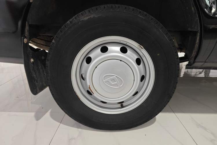 Used SAIC MAXUS Xintu V80 2021 2.0T AMT Classic Aoyuntong Long Wheelbase Mid-Roof 6/7/8/9-Seater Right Rear Wheel Hub