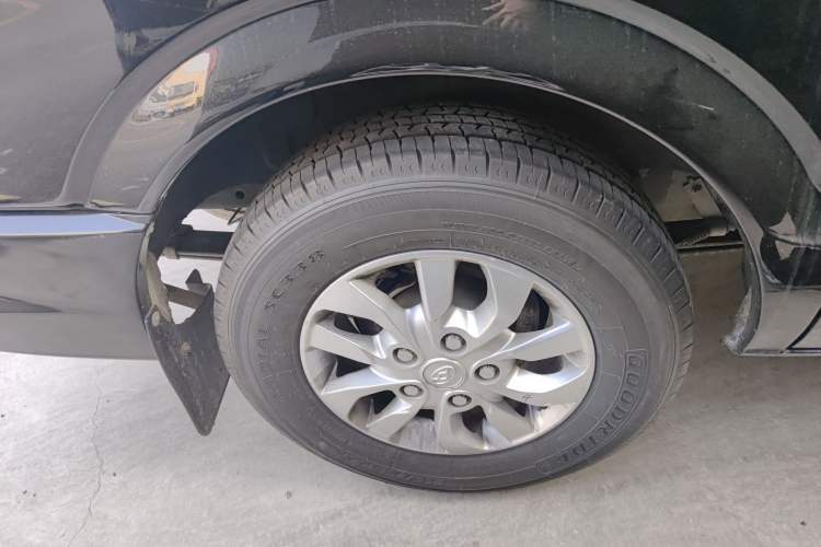 Used SAIC MAXUS Xintu V80 2021 2.0T PLUS AMT City Edition Short Wheelbase Ultra-Low Roof 5/6-Seater Right Rear Wheel Hub