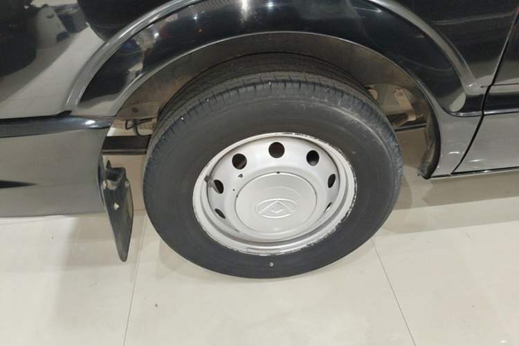 Used SAIC MAXUS Xintu V80 2021 2.0T Manual Classic Aoyuntong Short Wheelbase Ultra-Low Roof 5/6-Seater Right Rear Wheel Hub