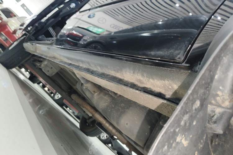 Used SAIC MAXUS Xintu V80 2021 2.0T Manual Classic Aoyuntong Short Wheelbase Ultra-Low Roof 5/6-Seater Right Side Sill