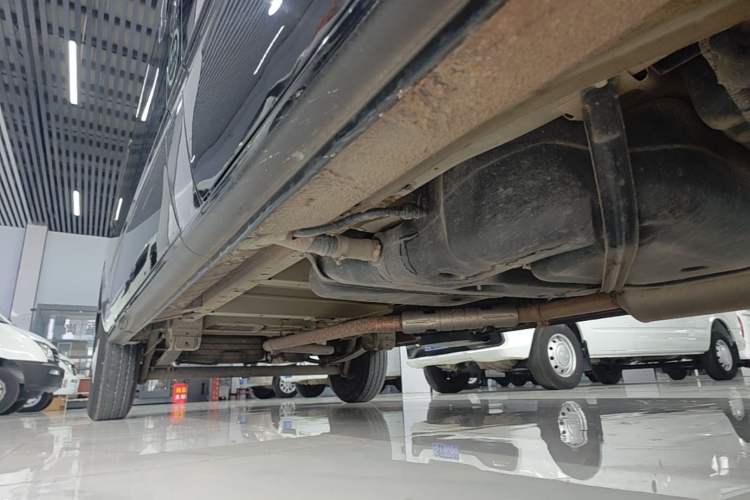 Used SAIC MAXUS Xintu V80 2021 2.0T AMT Classic Aoyuntong Long Wheelbase Mid-Roof 6/7/8/9-Seater Right Side Sill