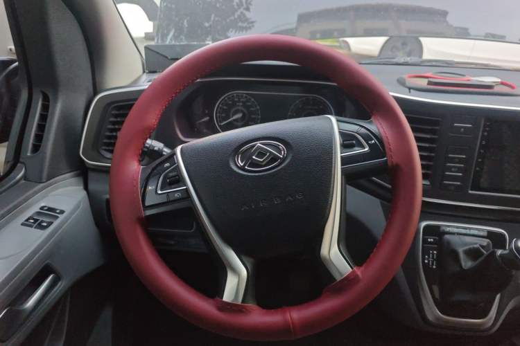 Used SAIC MAXUS Xintu V80 2021 2.0T PLUS AMT City Edition Short Wheelbase Ultra-Low Roof 5/6-Seater Steering Wheel