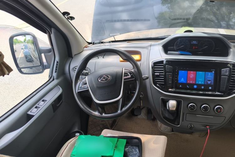 Used SAIC MAXUS Xintu V80 2021 2.0T Manual Classic Aoyuntong Long Wheelbase Mid-Roof 6/7/8/9-Seater Steering Wheel