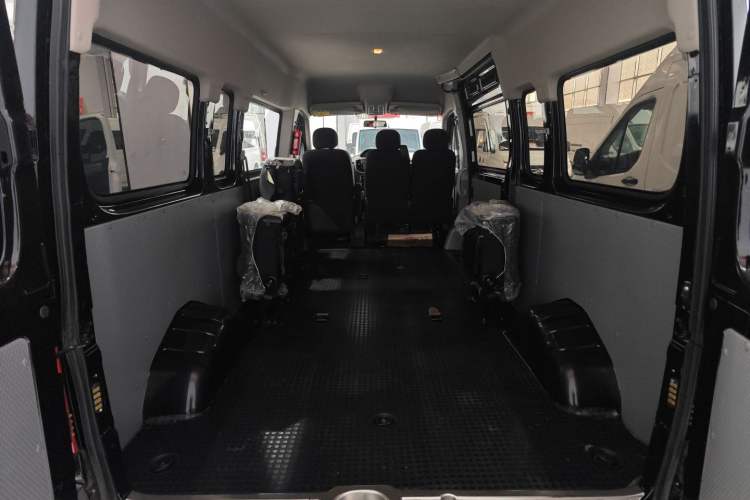 Used SAIC MAXUS Xintu V80 2021 2.0T AMT Classic Aoyuntong Long Wheelbase Mid-Roof 6/7/8/9-Seater Trunk