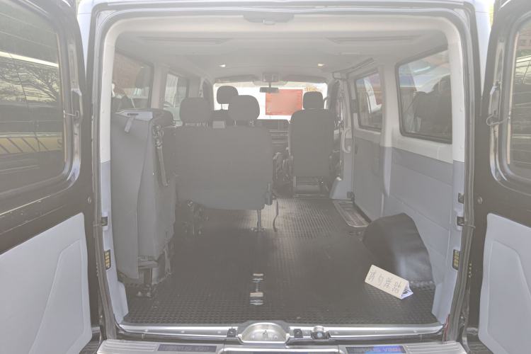 Used SAIC MAXUS Xintu V80 2021 2.0T PLUS AMT City Edition Short Wheelbase Ultra-Low Roof 5/6-Seater Trunk