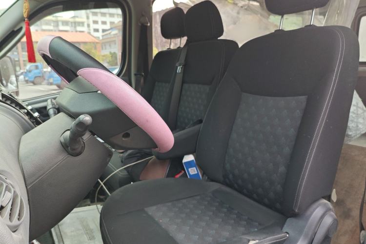 Used SAIC MAXUS Xintu V80 2021 2.0T Manual Classic Aoyuntong Short Wheelbase Ultra-Low Roof 5/6-Seater Left Front Seat