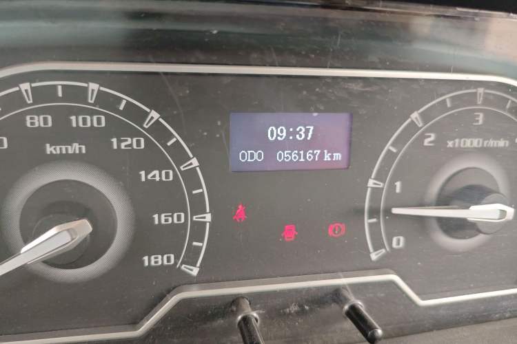 Used SAIC MAXUS Xintu V80 2021 2.0T Manual Classic Aoyuntong Short Wheelbase Ultra-Low Roof 5/6-Seater Odometer Close Up