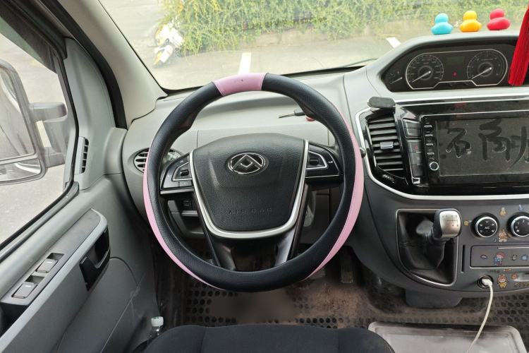 Used SAIC MAXUS Xintu V80 2021 2.0T Manual Classic Aoyuntong Short Wheelbase Ultra-Low Roof 5/6-Seater Steering Wheel