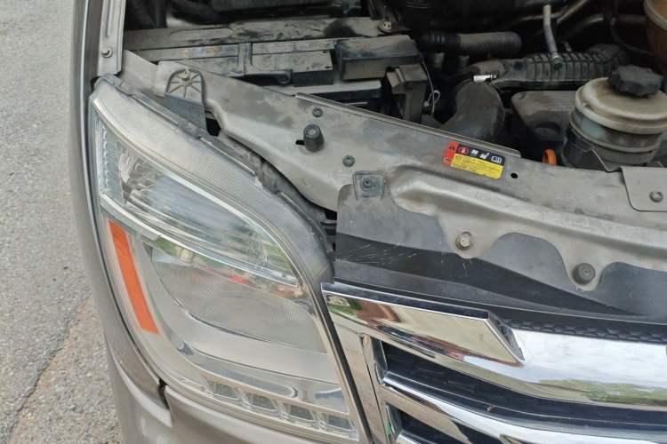 Used SAIC MAXUS Xintu V80 2021 2.0T PLUS Manual Commercial Version Long Wheelbase Mid-Roof 9-Seater Engine Bay Right