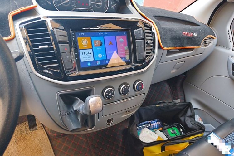 Used SAIC MAXUS Xintu V80 2021 2.0T Manual Classic Aoyuntong Long Wheelbase Mid-Roof 6/7/8/9-Seater Audio And AC Panel
