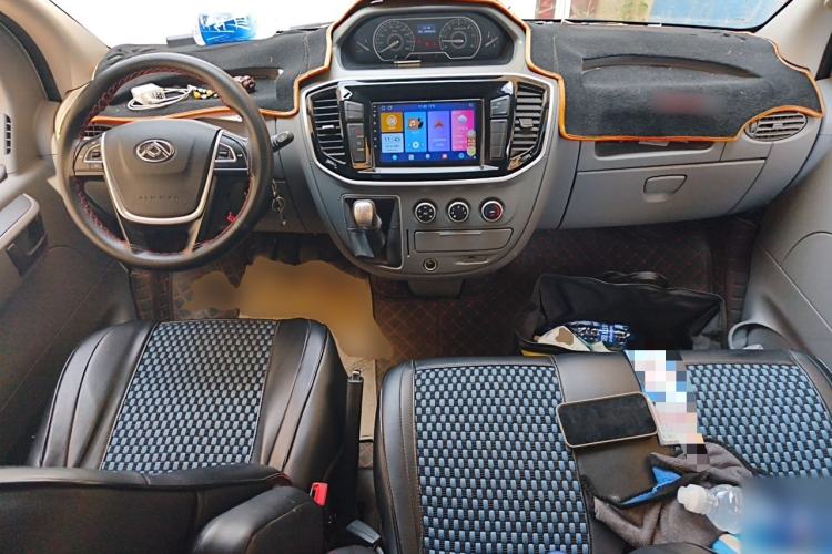 Used SAIC MAXUS Xintu V80 2021 2.0T Manual Classic Aoyuntong Long Wheelbase Mid-Roof 6/7/8/9-Seater Center Console