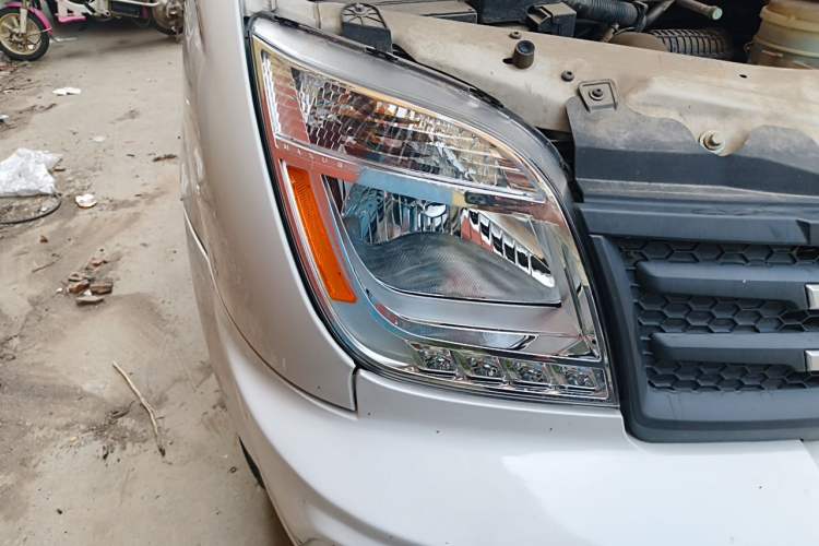 Used SAIC MAXUS Xintu V80 2021 2.0T Manual Classic Aoyuntong Long Wheelbase Mid-Roof 6/7/8/9-Seater Right Front Headlight