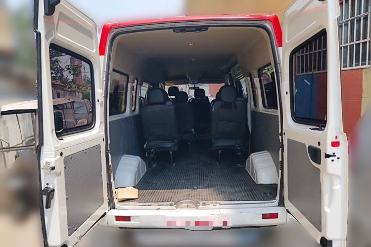 Used SAIC MAXUS Xintu V80 2021 2.0T Manual Classic Aoyuntong Long Wheelbase Mid-Roof 6/7/8/9-Seater Trunk