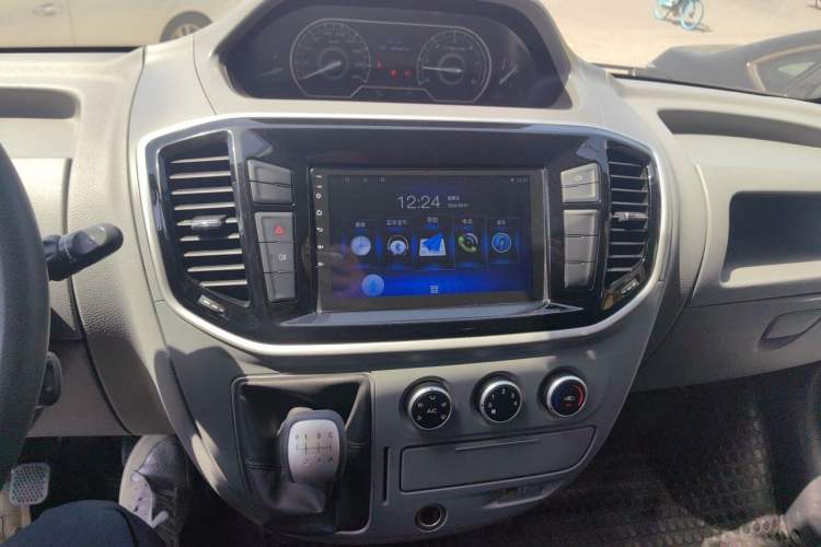 Used SAIC MAXUS Xintu V80 2021 2.0T Manual Classic Aoyuntong Long Wheelbase Mid-Roof 6/7/8/9-Seater Audio And AC Panel