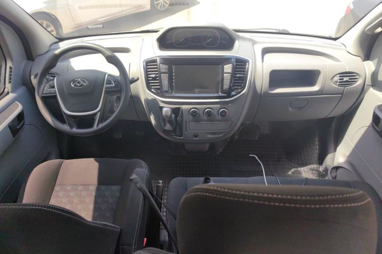 Used SAIC MAXUS Xintu V80 2021 2.0T Manual Classic Aoyuntong Long Wheelbase Mid-Roof 6/7/8/9-Seater Center Console