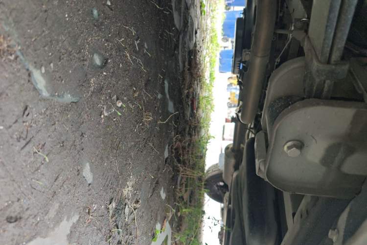 Used SAIC MAXUS Xintu V80 2021 2.0T Manual Classic Aoyuntong Short Wheelbase Ultra-Low Roof 5/6-Seater Chassis Rear Right