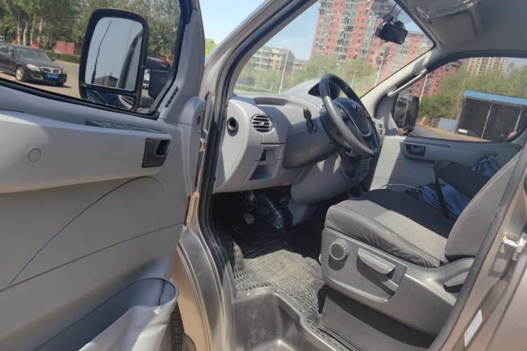 Used SAIC MAXUS Xintu V80 2021 2.0T Manual Classic Aoyuntong Long Wheelbase Mid-Roof 6/7/8/9-Seater Driver Seat