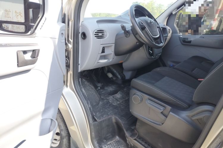 Used SAIC MAXUS Xintu V80 2021 2.0T PLUS AMT City Edition Short Wheelbase Ultra-Low Roof 5/6-Seater Interior 3