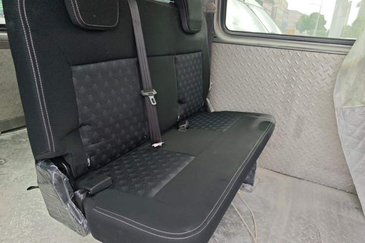 Used SAIC MAXUS Xintu V80 2021 2.0T Manual Classic Aoyuntong Short Wheelbase Ultra-Low Roof 5/6-Seater Left Rear Seat