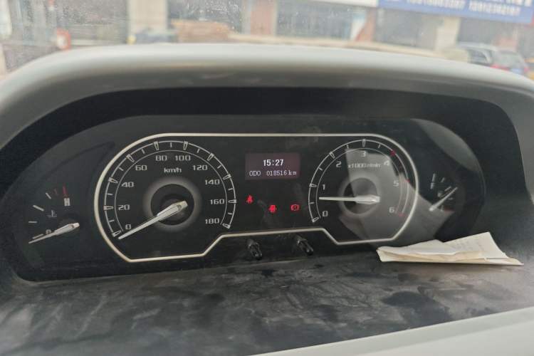 Used SAIC MAXUS Xintu V80 2021 2.0T Manual Classic Aoyuntong Short Wheelbase Ultra-Low Roof 5/6-Seater Odometer Close Up