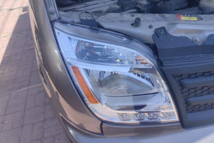 Used SAIC MAXUS Xintu V80 2021 2.0T Manual Classic Aoyuntong Long Wheelbase Mid-Roof 6/7/8/9-Seater Right Front Headlight