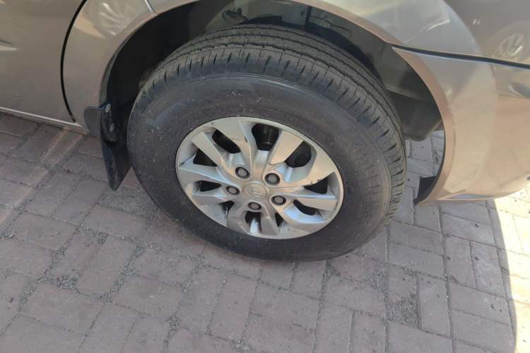 Used SAIC MAXUS Xintu V80 2021 2.0T Manual Classic Aoyuntong Long Wheelbase Mid-Roof 6/7/8/9-Seater Right Front Wheel Hub