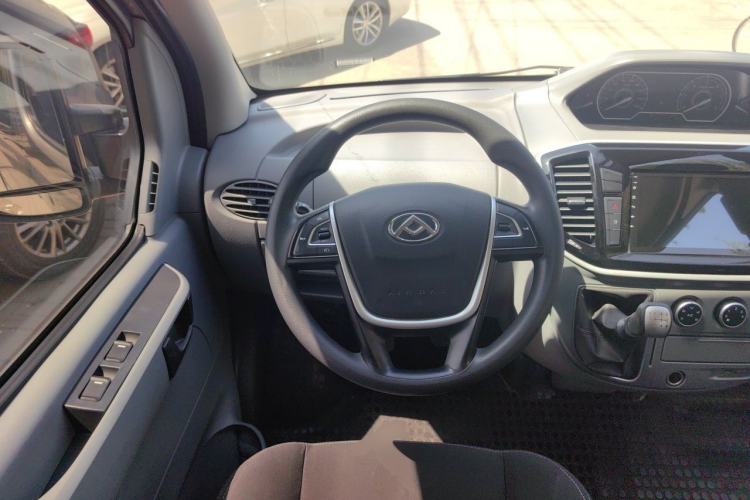 Used SAIC MAXUS Xintu V80 2021 2.0T Manual Classic Aoyuntong Long Wheelbase Mid-Roof 6/7/8/9-Seater Steering Wheel
