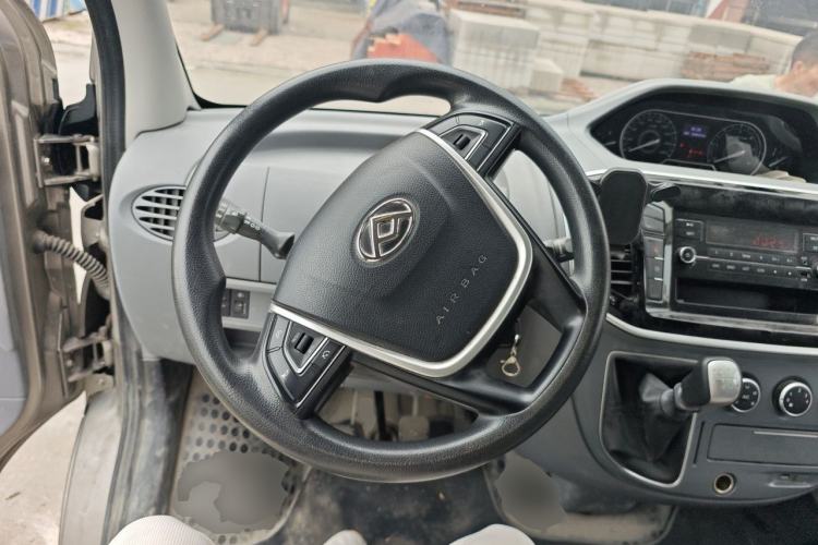 Used SAIC MAXUS Xintu V80 2021 2.0T Manual Classic Aoyuntong Short Wheelbase Ultra-Low Roof 5/6-Seater Steering Wheel